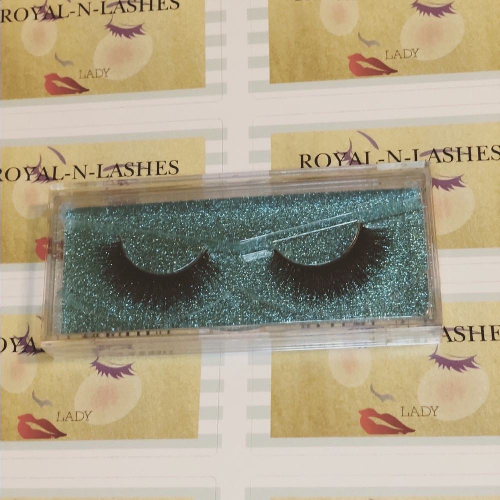Lady lashes